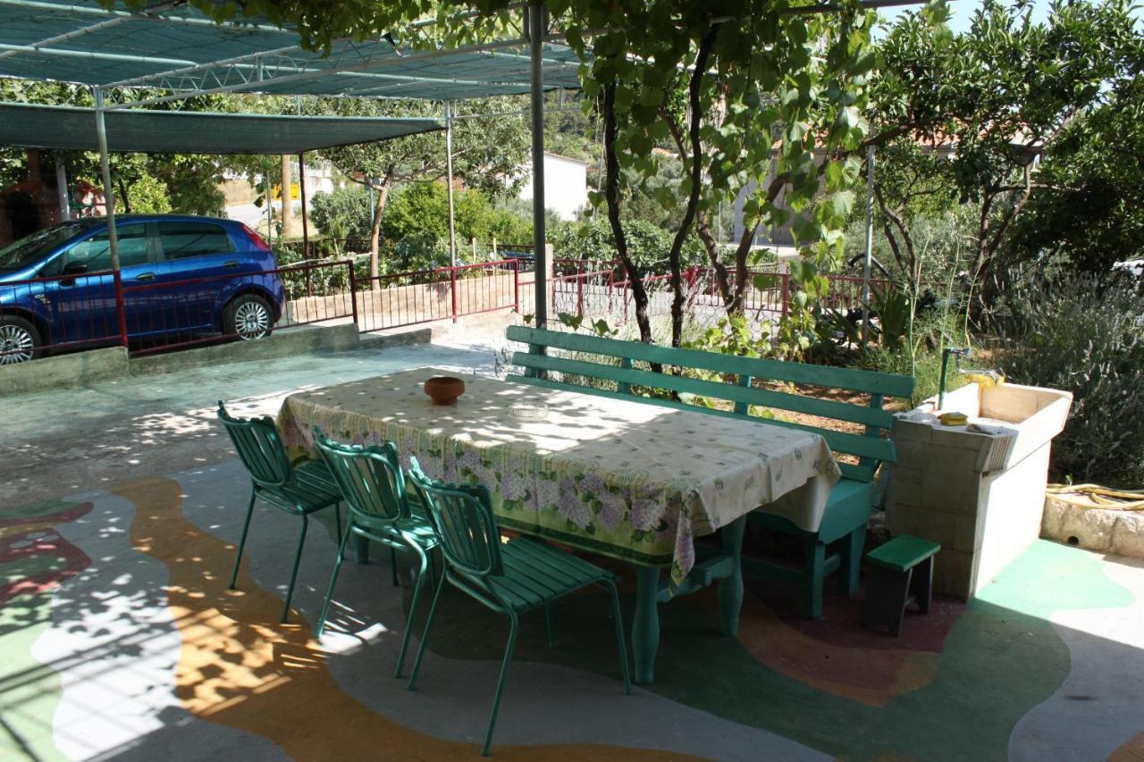 Apartments And Rooms With Parking Space Gradac, Makarska - 6819 Градац Экстерьер фото
