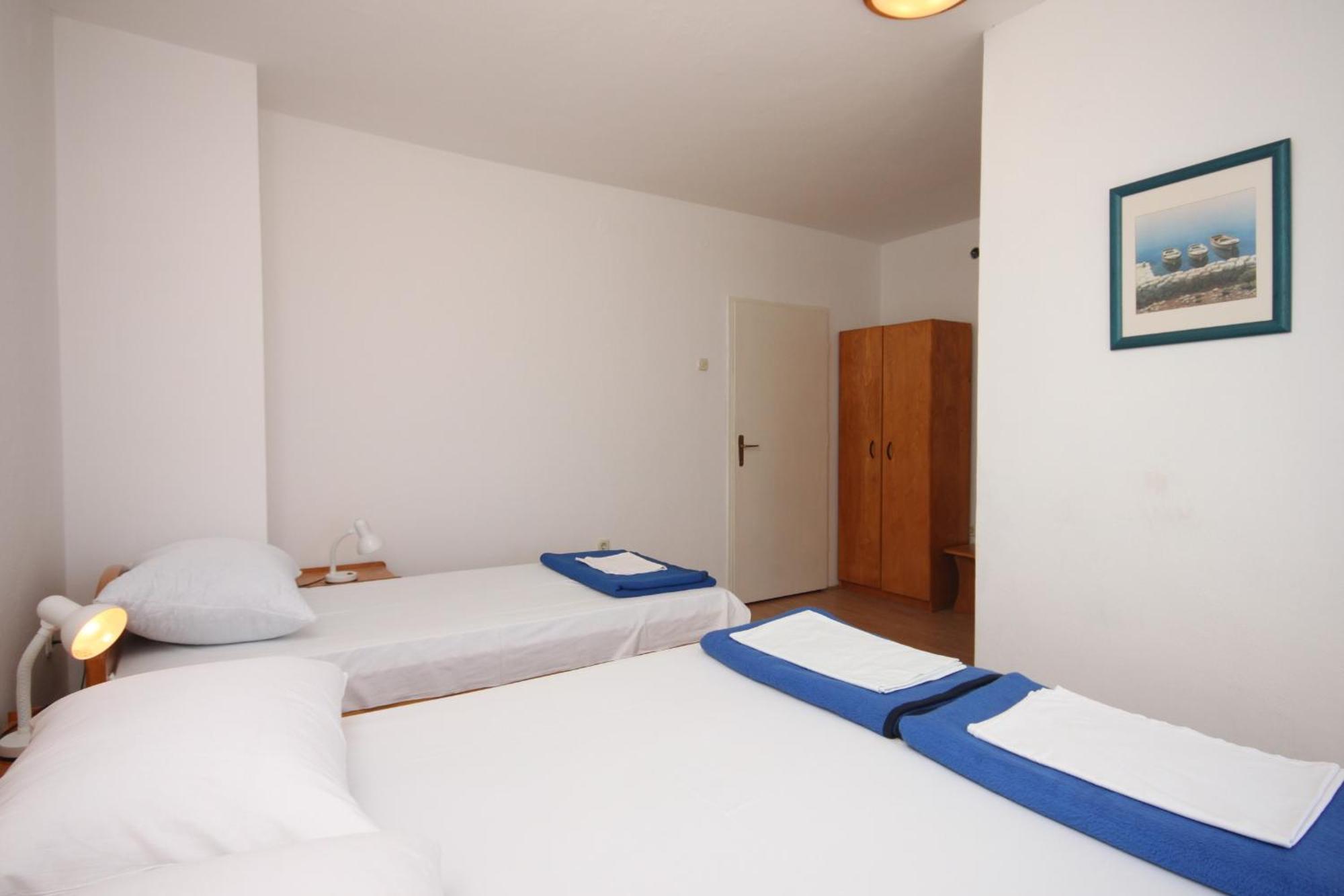 Apartments And Rooms With Parking Space Gradac, Makarska - 6819 Градац Номер фото