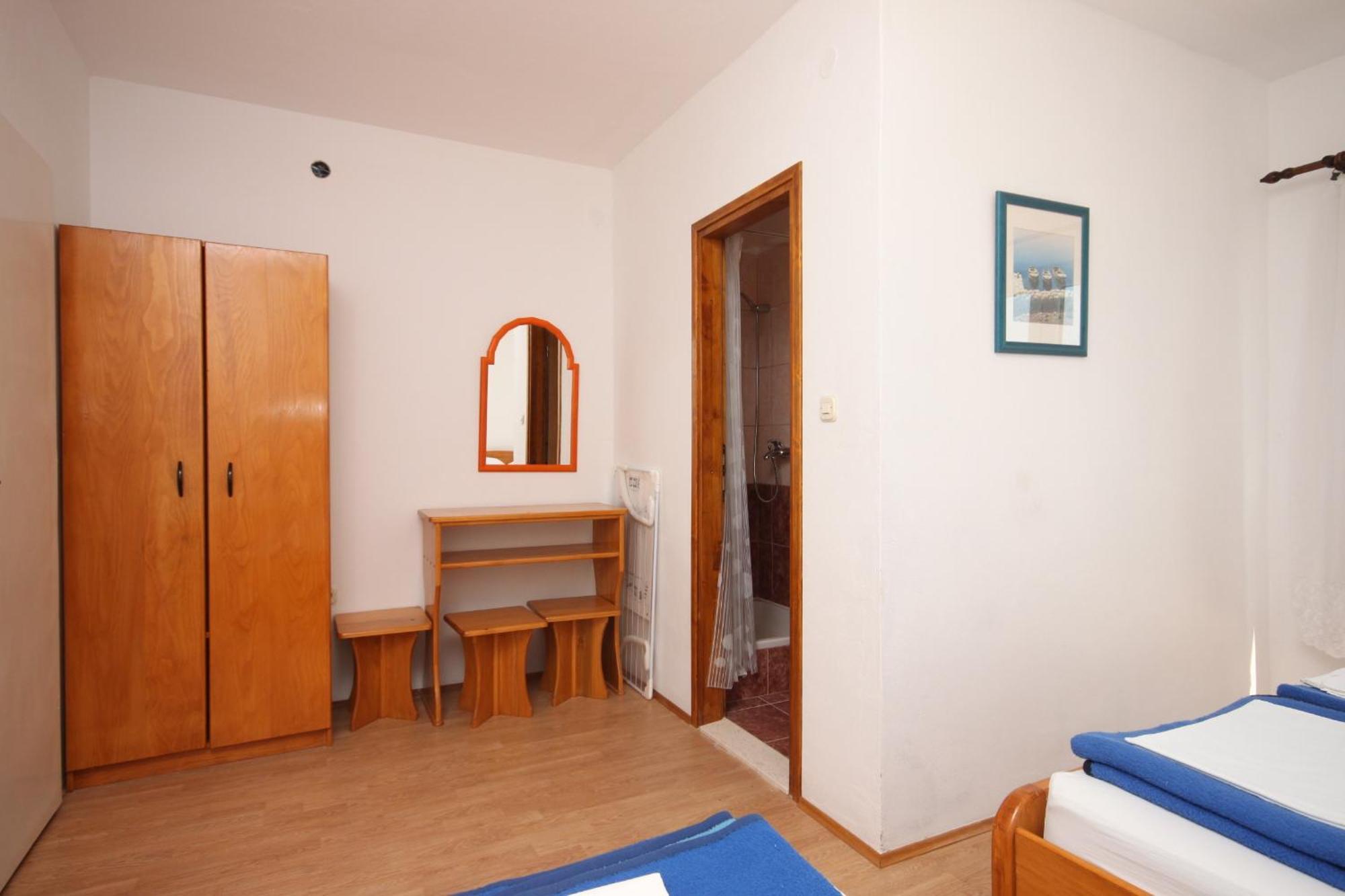 Apartments And Rooms With Parking Space Gradac, Makarska - 6819 Градац Номер фото