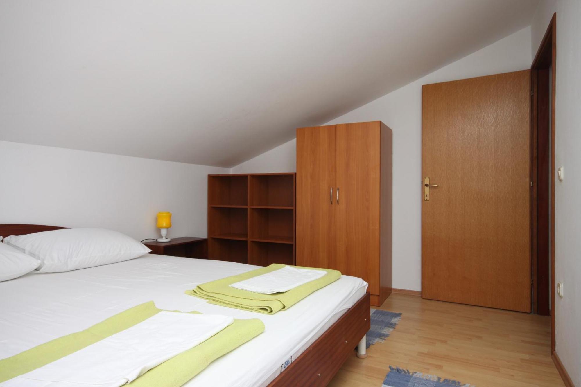Apartments And Rooms With Parking Space Gradac, Makarska - 6819 Градац Номер фото